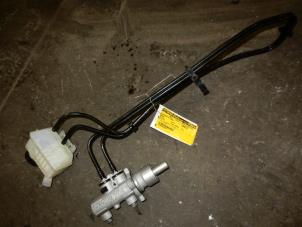 Used Master cylinder Smart Fortwo Coupé (451.3) 1.0 45 KW Price on request offered by Autodemontage Joko B.V.