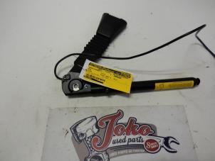 Used Seatbelt tensioner, left Opel Tigra Twin Top 1.4 16V Price on request offered by Autodemontage Joko B.V.