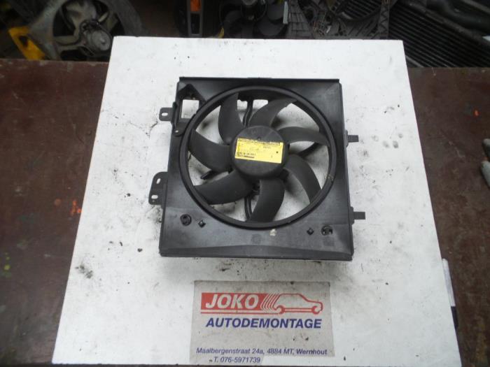 Cooling fans from a Peugeot 207/207+ (WA/WC/WM) 1.4 16V 2006