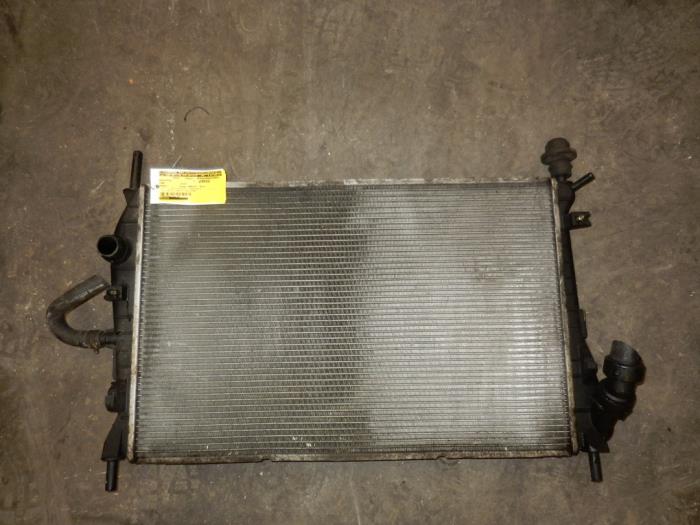 Usagé Radiateur Ford Mondeo III Wagon 2.0 TDCi 115 16V Prix sur demande proposé par Autodemontage Joko B.V.