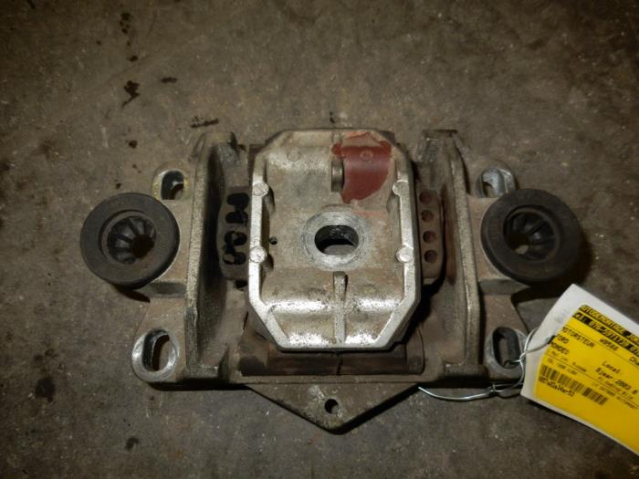 Used Engine mount Ford Mondeo III Wagon 2.0 TDCi 115 16V Price on request offered by Autodemontage Joko B.V.