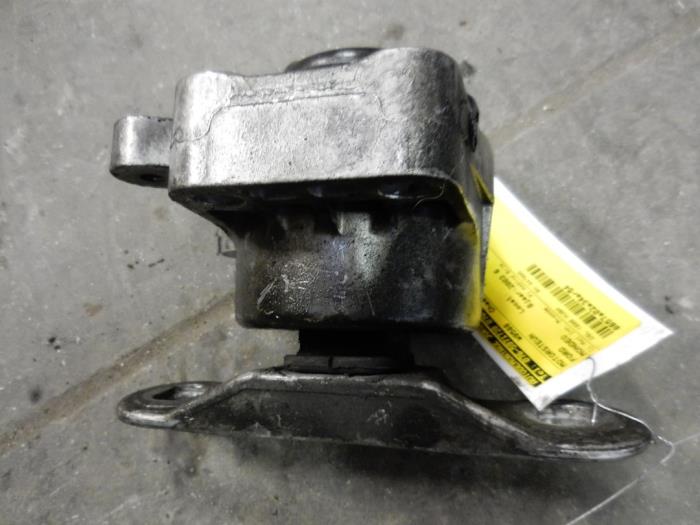 Used Engine mount Ford Mondeo III Wagon 2.0 TDCi 115 16V Price on request offered by Autodemontage Joko B.V.