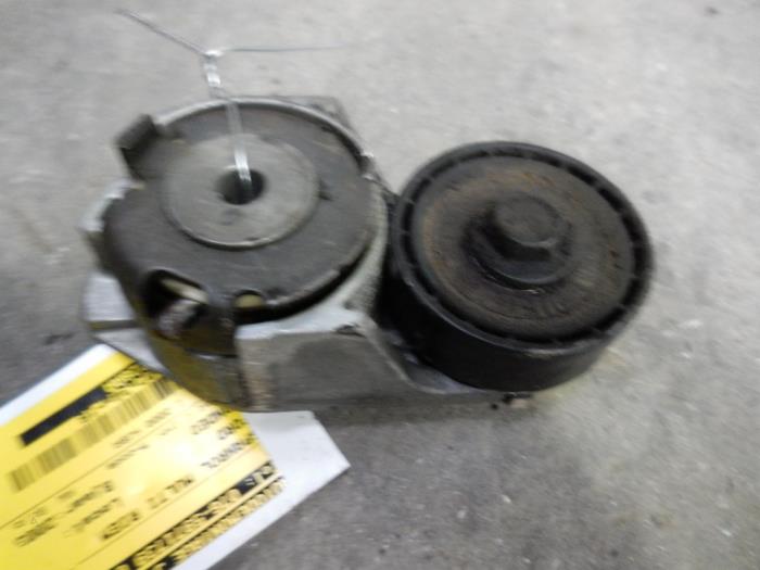 Usados Rodillo tensor correa múltiple Ford Mondeo Precio de solicitud ofrecido por Autodemontage Joko B.V.
