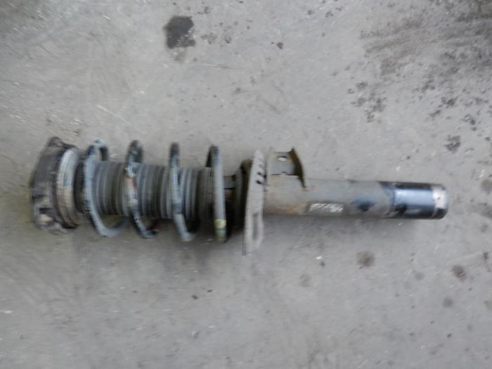 Front shock absorber rod, right from a Volkswagen Passat Variant (3C5) 1.9 TDI 2006