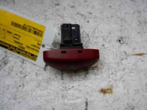 Used Panic lighting switch Peugeot 206 CC (2D) 2.0 16V Price on request offered by Autodemontage Joko B.V.