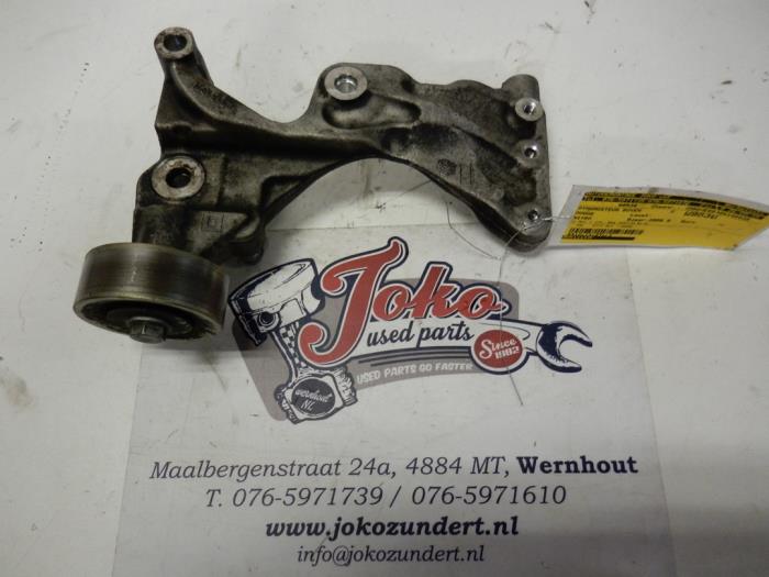 Usagé Support dynamo haut Dodge Nitro 2.8 CRD 16V 4x4 Prix sur demande proposé par Autodemontage Joko B.V.