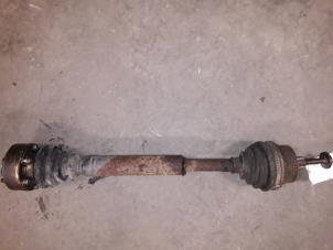Used Front drive shaft, right Volkswagen Passat Variant (3B5) 1.6 Price on request offered by Autodemontage Joko B.V.
