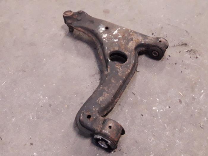 Front lower wishbone, right from a Opel Astra G (F08/48) 1.7 DTL 1999