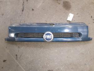 Used Grille Fiat Scudo (220Z) 1.9 D Price on request offered by Autodemontage Joko B.V.
