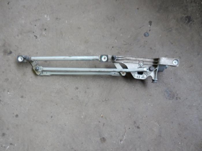 Wiper mechanism from a Ford Focus 2 Wagon 1.6 TDCi 16V 110 2007