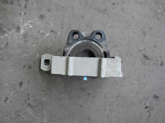 Used Engine mount Ford Focus 2 Wagon 1.6 TDCi 16V 110 Price on request offered by Autodemontage Joko B.V.