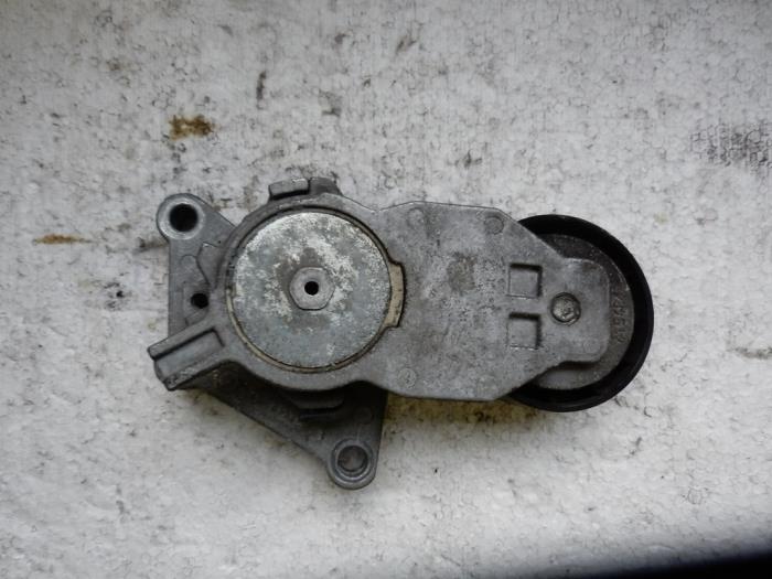 Usados Rodillo tensor correa múltiple Ford Focus 2 Wagon 1.6 TDCi 16V 110 Precio de solicitud ofrecido por Autodemontage Joko B.V.