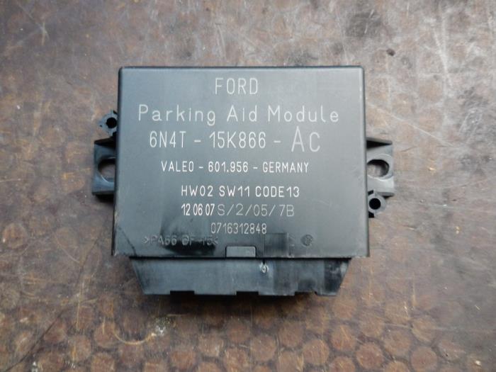 Módulo PDC de un Ford Focus 2 Wagon 1.6 TDCi 16V 110 2007