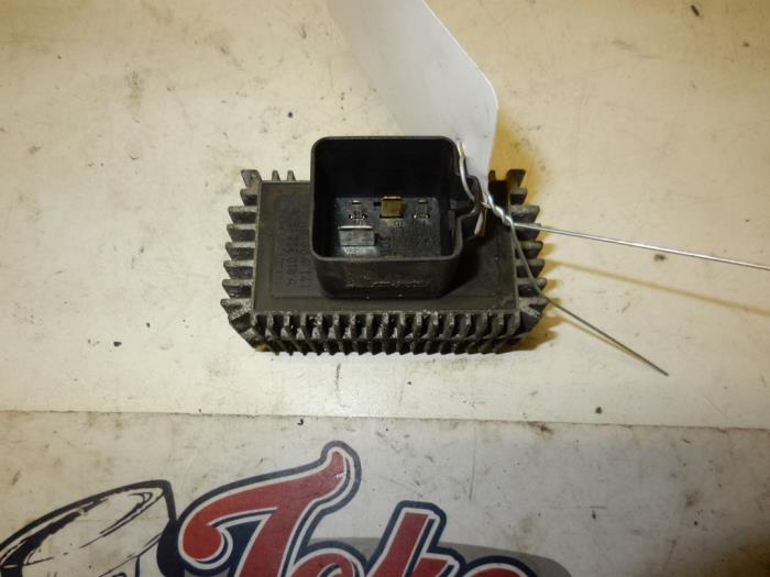 Glow plug relay Opel Astra H SW 1.7 CDTi 16V 55354141