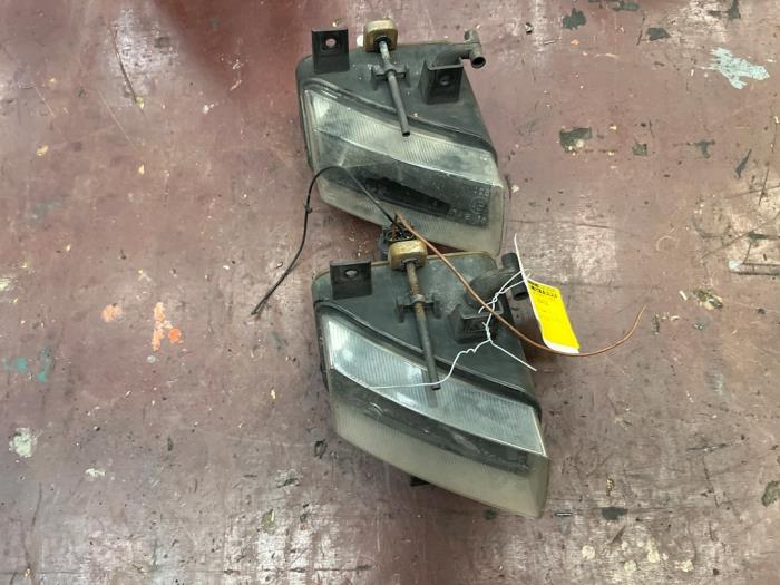 Używane Halogen lewy Opel Omega B Caravan (21/22/23) 2.5i V6 24V Cena na żądanie oferowane przez Autodemontage Joko B.V.