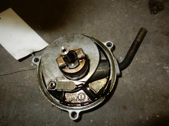Bomba de vacío (diésel) de un Mercedes-Benz A (W168) 1.7 A-170 CDI 16V 1999