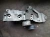 Air conditioning bracket from a Renault Megane II Grandtour (KM), 2003 / 2009 1.5 dCi 80, Combi/o, 4-dr, Diesel, 1.461cc, 60kW (82pk), FWD, K9K722, 2003-08 / 2006-05, KM0F; KMRF 2003
