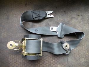 Used Front seatbelt, left Renault Megane II Grandtour (KM) 1.5 dCi 80 Price on request offered by Autodemontage Joko B.V.