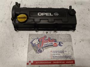 Ventildeckel van een Opel Corsa C (F08/68) 1.7 DI 16V 2003