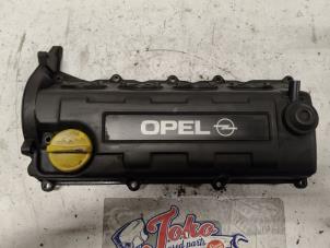 Ventildeckel van een Opel Corsa C (F08/68) 1.7 DI 16V 2003