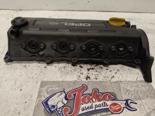 Ventildeckel van een Opel Corsa C (F08/68) 1.7 DI 16V 2003