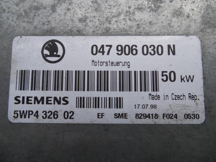 Engine management computer from a Skoda Felicia II (6U1) 1.3 1998