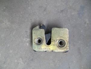 Usagé Serrure portière mécanique 4portes arrière gauche Skoda Felicia (6U1) 1.3 Prix sur demande proposé par Autodemontage Joko B.V.
