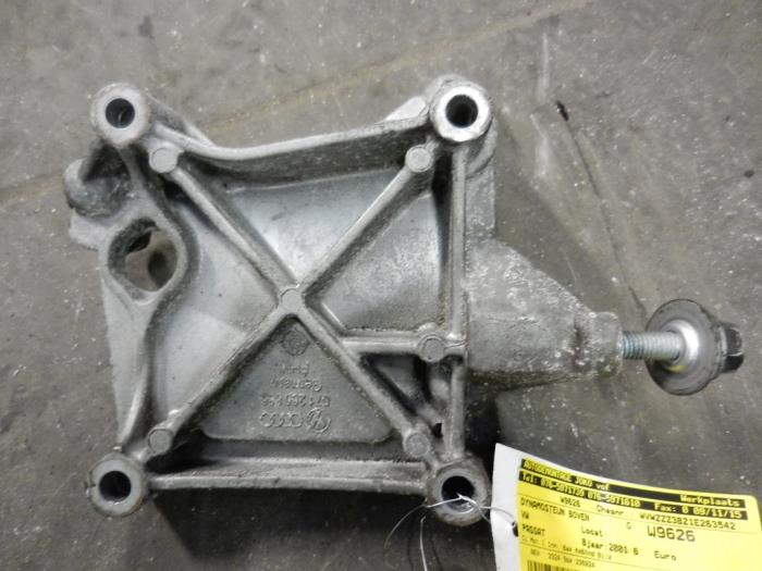 Usagé Support dynamo haut Volkswagen Passat Variant (3B6) 2.3 V5 20V Prix sur demande proposé par Autodemontage Joko B.V.