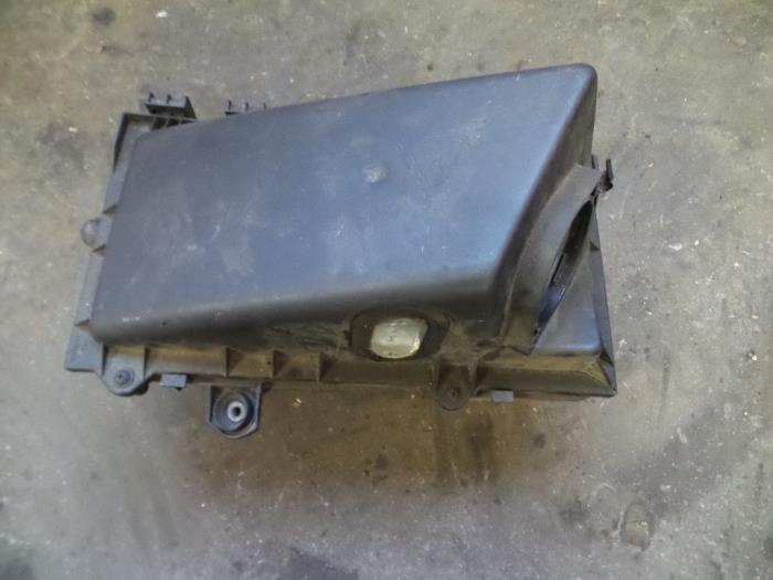 Begagnade Luftfilterhus Audi A3 (8L1) 1.8 20V Turbo Pris på förfrågan erbjuds av Autodemontage Joko B.V.