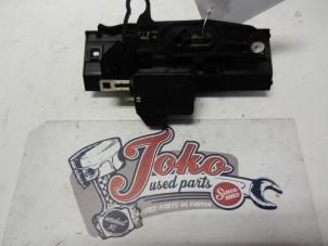 Used Tailgate handle Peugeot 206 (2A/C/H/J/S) 1.6 16V Price on request offered by Autodemontage Joko B.V.