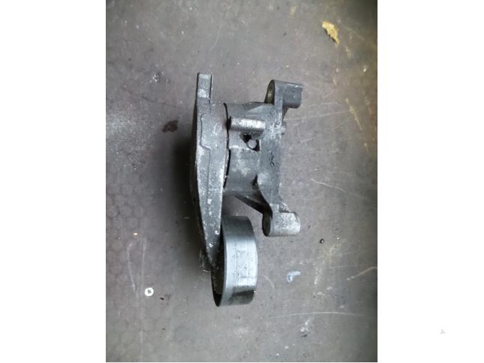 Usados Rodillo tensor correa múltiple Volkswagen Touran (1T1/T2) 1.9 TDI 90 Precio de solicitud ofrecido por Autodemontage Joko B.V.