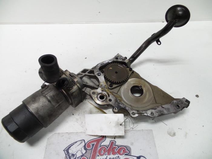 Usados Bomba de aceite Hyundai Trajet 2.0 CRDi 16V Precio de solicitud ofrecido por Autodemontage Joko B.V.