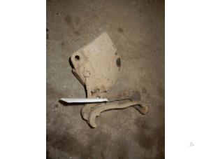 Used Front brake calliper, left Ssang Yong Musso 2.9TD Price on request offered by Autodemontage Joko B.V.