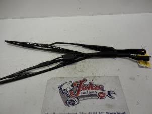 Used Front wiper arm Ssang Yong Musso 2.9TD Price on request offered by Autodemontage Joko B.V.
