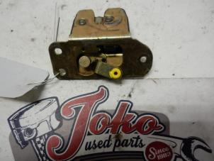 Used Tailgate lock mechanism Mitsubishi Carisma 1.8 GDI 16V Price on request offered by Autodemontage Joko B.V.