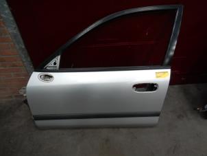 Używane Drzwi lewe przednie wersja 4-drzwiowa Mitsubishi Carisma 1.8 GDI 16V Cena na żądanie oferowane przez Autodemontage Joko B.V.