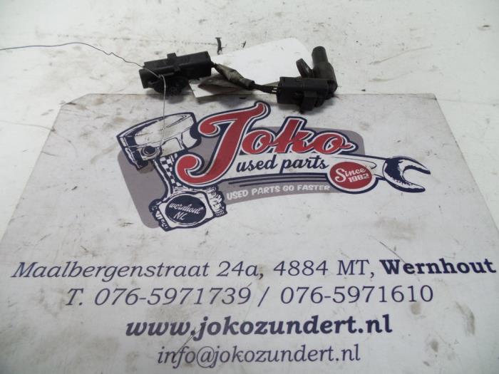 Gebrauchte Nockenwelle Sensor Peugeot 307 SW (3H) 1.6 HDiF 110 16V Preis auf Anfrage angeboten von Autodemontage Joko B.V.