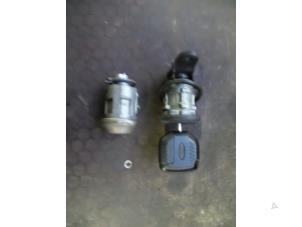 Used Door lock cylinder, left Ford Fiesta 4 1.3i Price on request offered by Autodemontage Joko B.V.