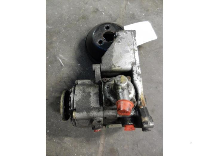 Usagé Pompe direction assistée Mercedes E Combi (S210) 4.2 E-420 32V Prix sur demande proposé par Autodemontage Joko B.V.