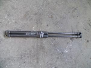 Used Rear gas strut, left Alfa Romeo 147 (937) 1.9 JTD 115 Price on request offered by Autodemontage Joko B.V.