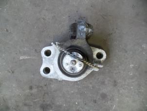 Used Engine mount Renault Clio II Societe (SB) 1.5 dCi 68 Price on request offered by Autodemontage Joko B.V.