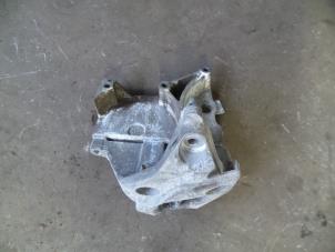 Used Engine mount Renault Clio II Societe (SB) 1.5 dCi 68 Price on request offered by Autodemontage Joko B.V.