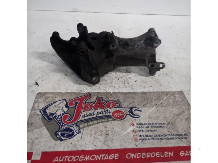 Usagé Support dynamo haut Renault Clio II Societe (SB) 1.5 dCi 68 Prix sur demande proposé par Autodemontage Joko B.V.
