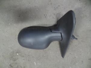 Used Wing mirror, left Renault Clio II Societe (SB) 1.5 dCi 68 Price on request offered by Autodemontage Joko B.V.