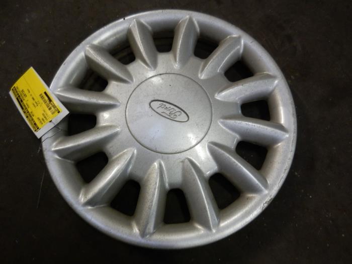 Wheel cover (spare) from a Ford Courier (J3/5) 1.8 Di 2001