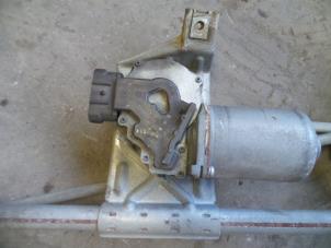 Used Front wiper motor Smart Fortwo Coupé (450.3) 0.7 Price on request offered by Autodemontage Joko B.V.
