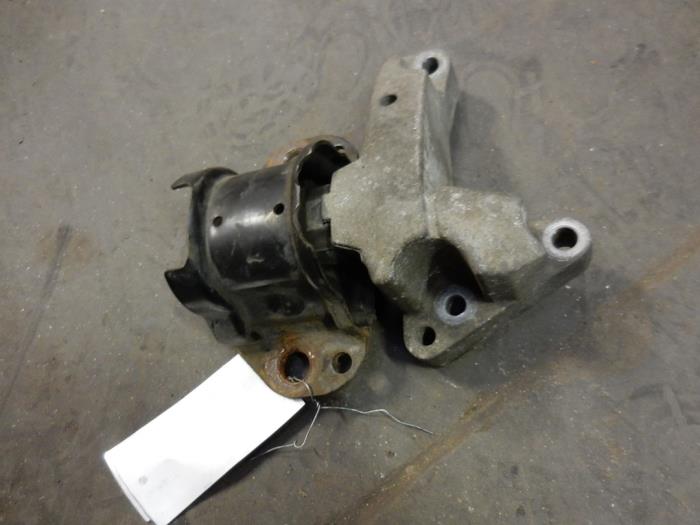 Used Engine mount Renault Clio II (BB/CB) 1.2 Price on request offered by Autodemontage Joko B.V.