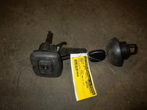 Used Rear lock cylinder Renault Clio II (BB/CB) 1.2 Price on request offered by Autodemontage Joko B.V.