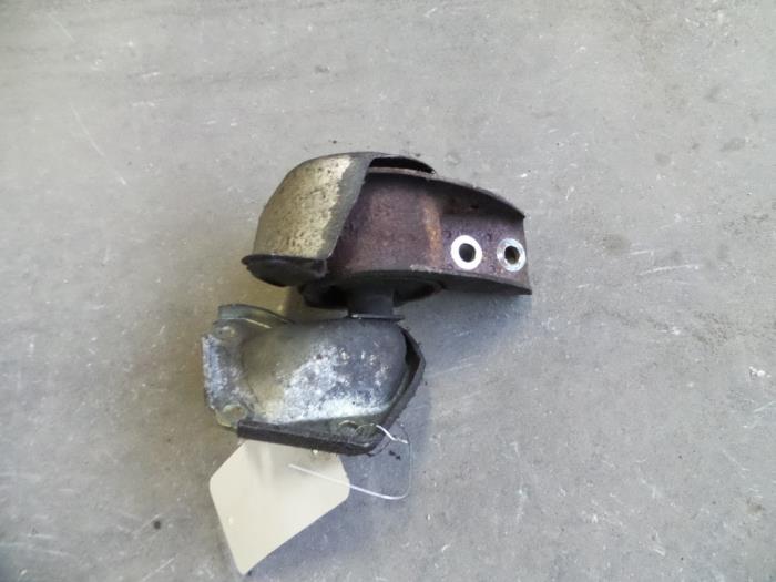 Used Engine mount Smart Fortwo Coupé (450.3) 0.7 Price on request offered by Autodemontage Joko B.V.