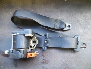 Used Front seatbelt, left Smart Fortwo Coupé (450.3) 0.7 Price on request offered by Autodemontage Joko B.V.